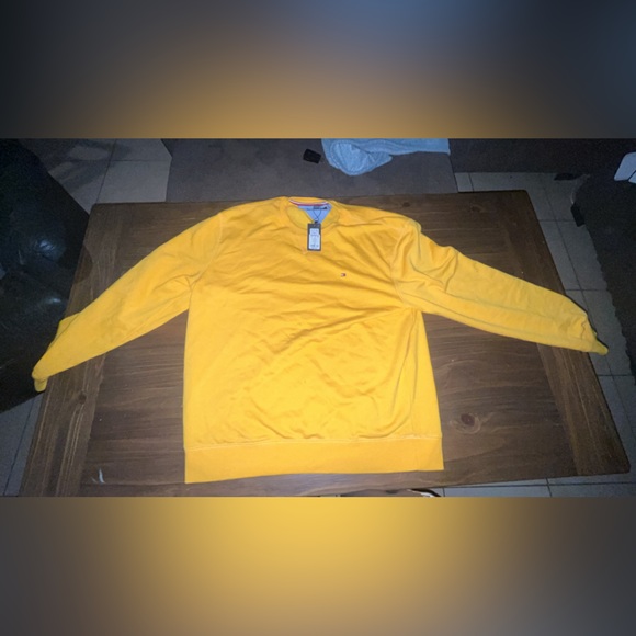 Tommy hilfigure sweater brand new tag still on it price is fair - Picture 2 of 4